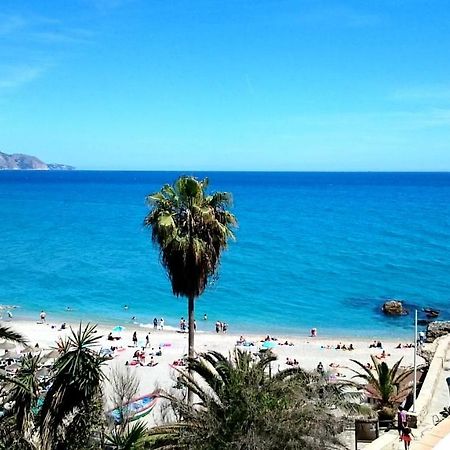 Central Nerja Luaran gambar