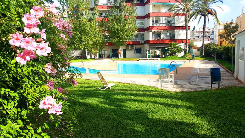 Central Nerja Luaran gambar