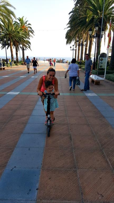 Central Nerja Luaran gambar